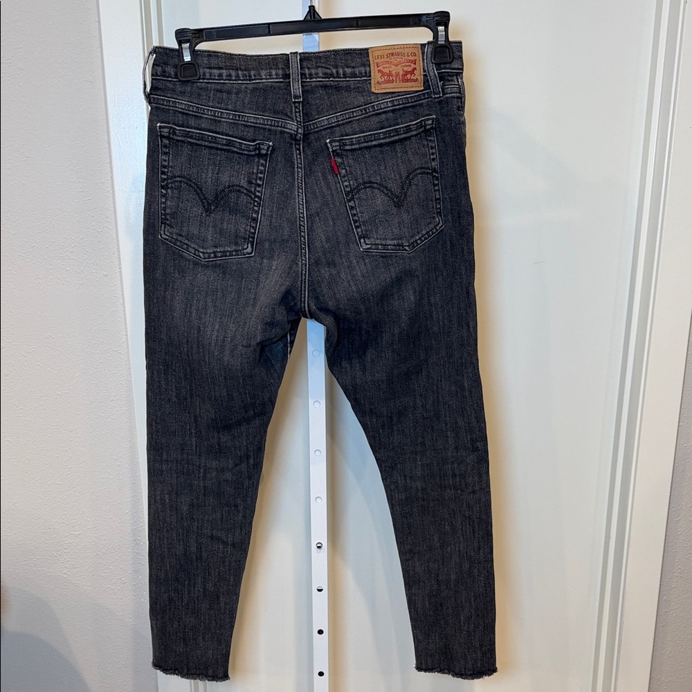 Levi’s Wedgie Skinny Jeans Faded Black Raw Hem High Rise Size 31 - Picture 4 of 10